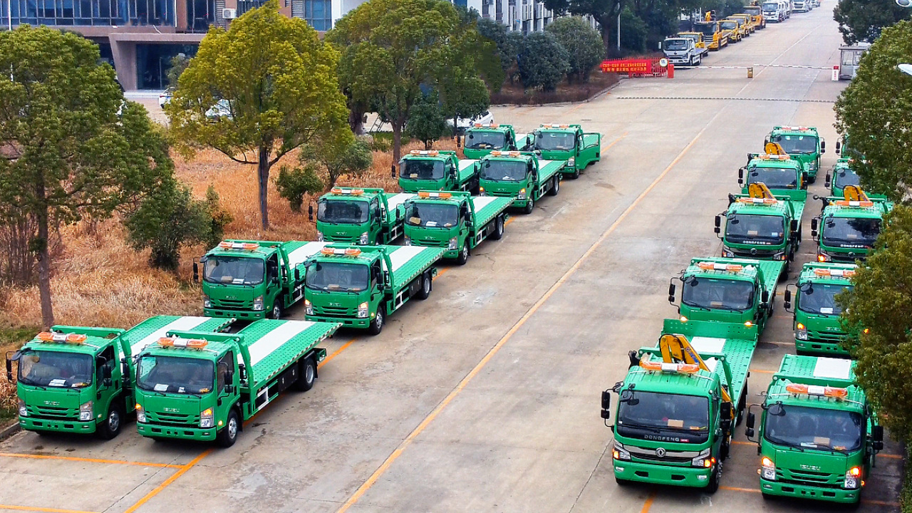 isuzu KV800 wrecker truck