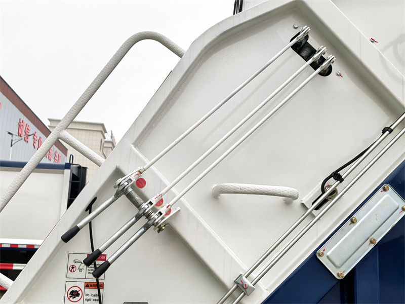 Tailgate Right side Manual Operating Lever: 