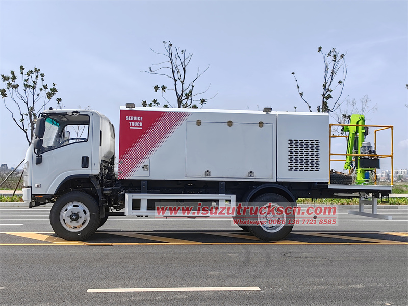Isuzu NPR 4X4 RHD 5CBM fuel lube tanker truck