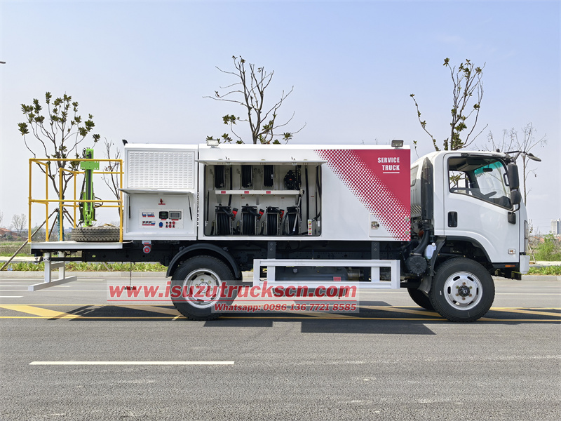 Isuzu NPR 5000L utility mobile lube service truck