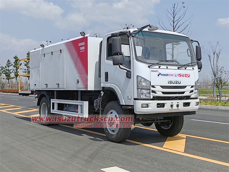 Isuzu 700P 4X4 RHD Automatic 5000L lubrication service truck