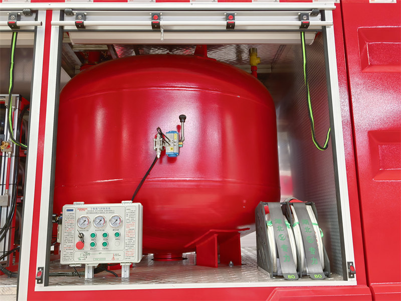 Isuzu GIGA fire dry powder truck