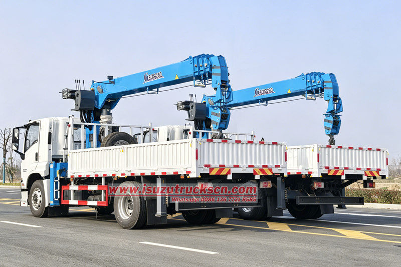 Isuzu GIGA 10ton telescopic crane truck