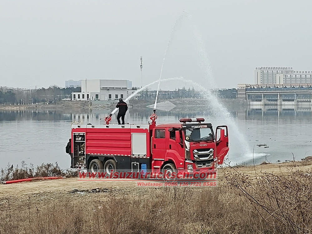 Isuzu 6WG1 engine 12cbm foam fire truck