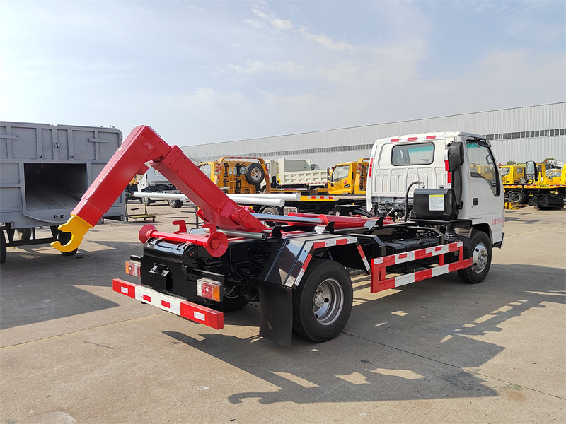 7300KG Good selling small Isuzu hook lift garbage truck
