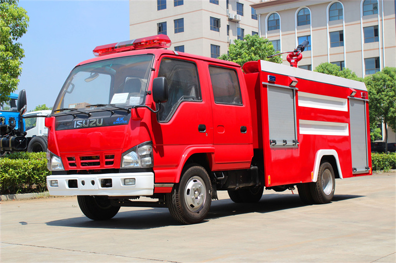 Isuzu 2000 liters water tank fire fighting truck