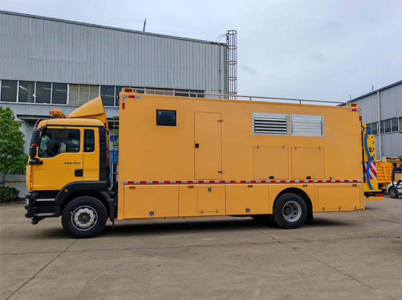 Isuzu Flood Emergency Rescue Vehicle