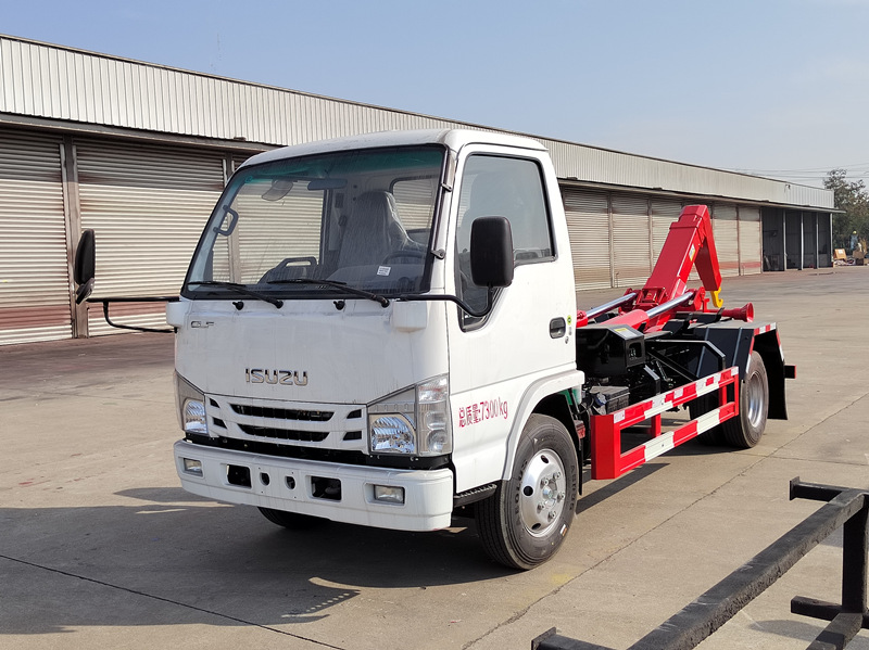 7300KG Good selling small Isuzu hook lift garbage truck