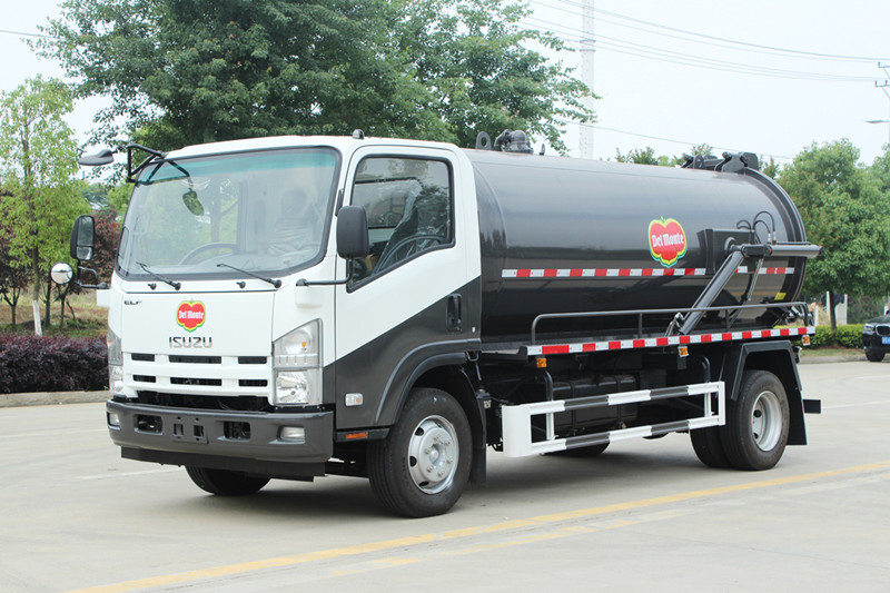 ISUZU ELF 700P sewage suction truck