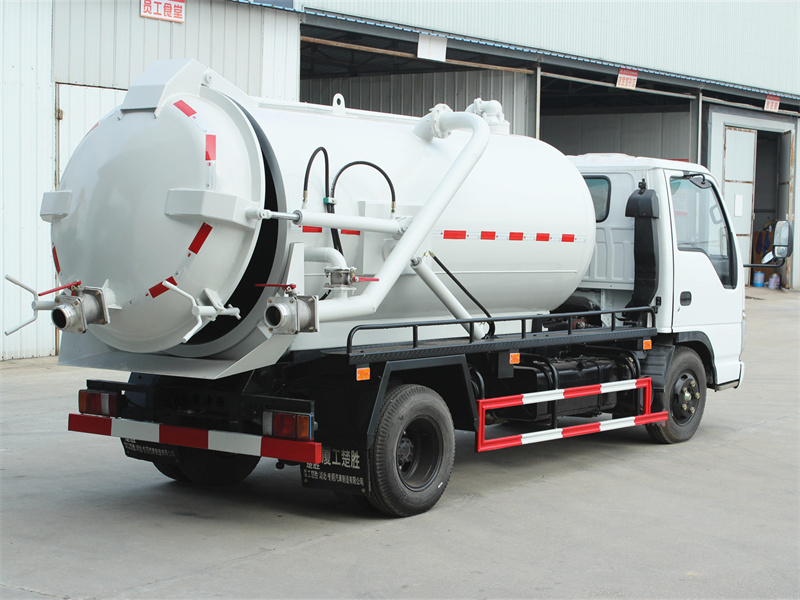 Isuzu 4X2 4cbm 5cbm Vacuum Sewage Suction Tank Truck