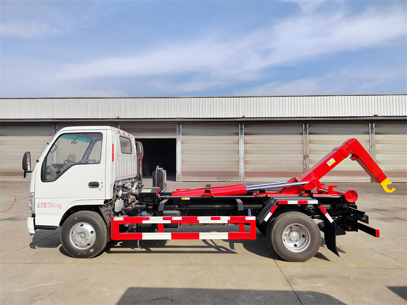 7300KG Good selling small Isuzu hook lift garbage truck