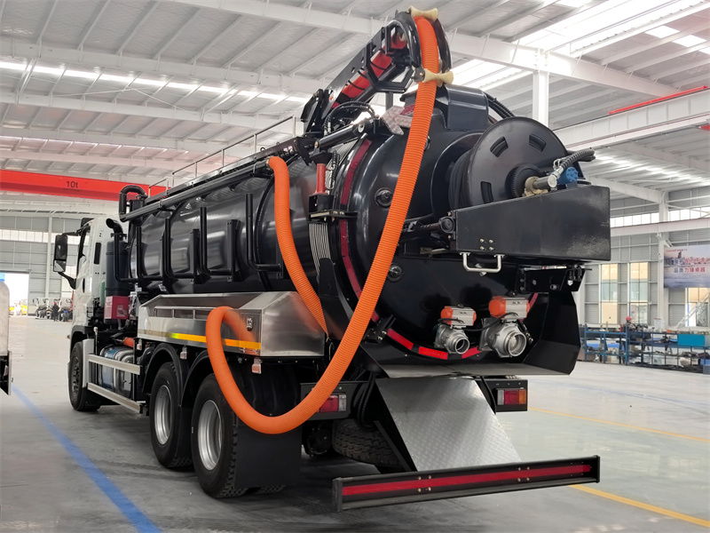 Isuzu GIGA 6X4 15CBM vacuum jetter truck