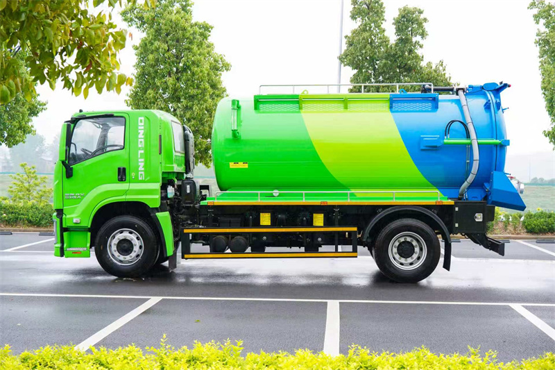 Isuzu FTR 10CBM sewage suction truck