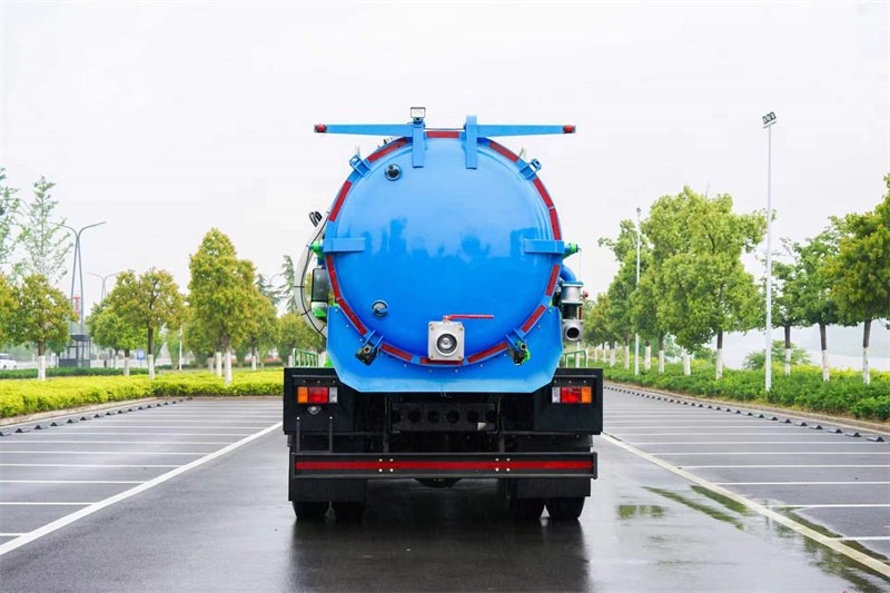 Isuzu FTR GIGA 10 m&sup3; septic tanker truck