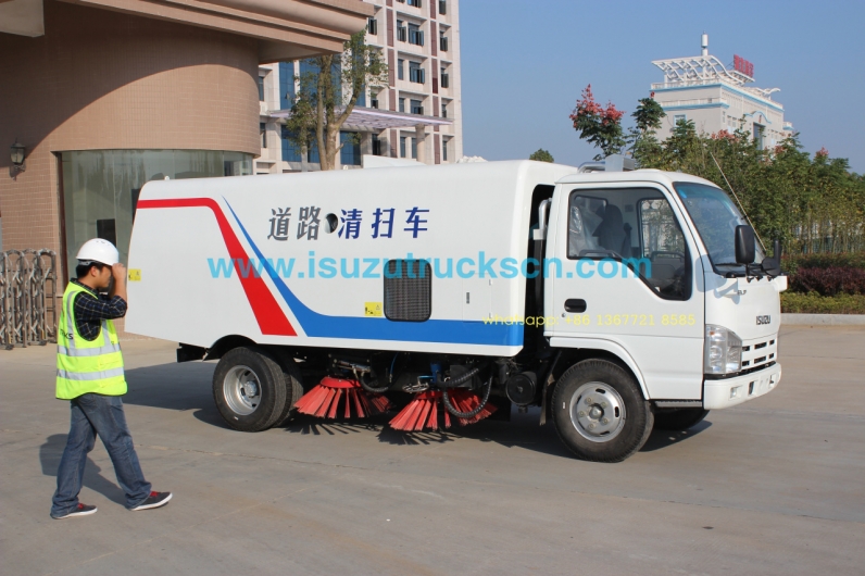 low price of ISUZU NKR 3cbm-5cbm Isuzu Road Sweeping Vehicle