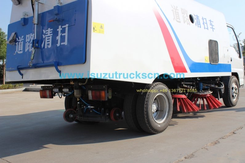 low price of ISUZU NKR 3cbm-5cbm Isuzu Road Sweeping Vehicle