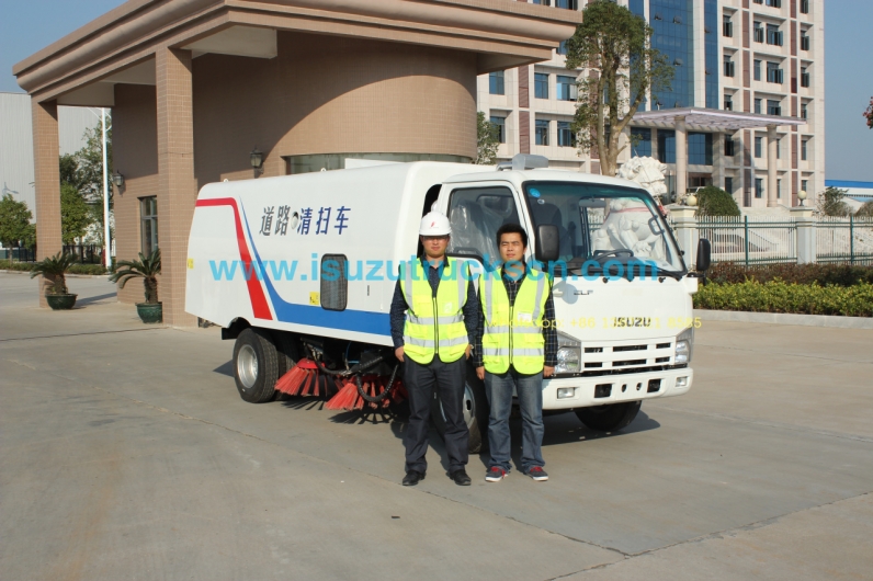 low price of ISUZU NKR 3cbm-5cbm Isuzu Road Sweeping Vehicle