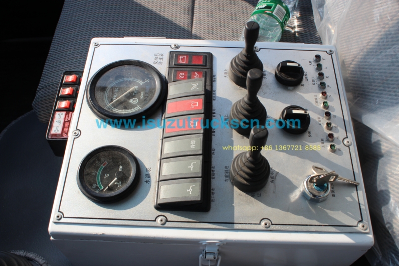 low price of ISUZU NKR 3cbm-5cbm Isuzu Road Sweeping Vehicle