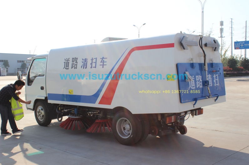 low price of ISUZU NKR 3cbm-5cbm Isuzu Road Sweeping Vehicle