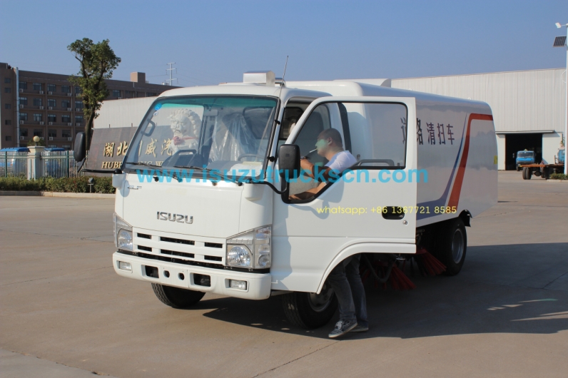 low price of ISUZU NKR 3cbm-5cbm Isuzu Road Sweeping Vehicle