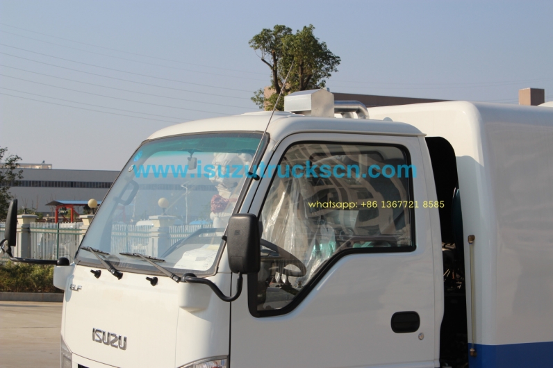 low price of ISUZU NKR 3cbm-5cbm Isuzu Road Sweeping Vehicle