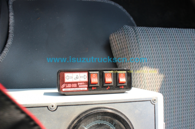 low price of ISUZU NKR 3cbm-5cbm Isuzu Road Sweeping Vehicle