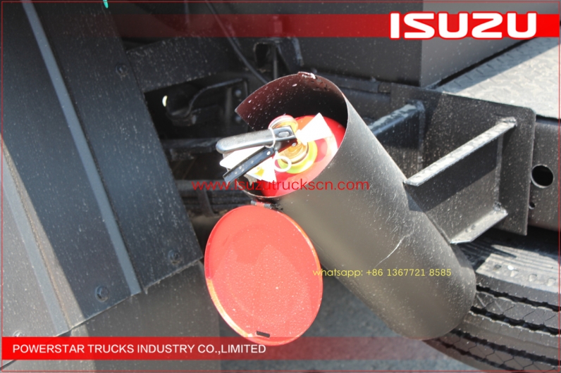 Best price 8,000L Diesel Fuel tank truck NPR ISUZU for sale