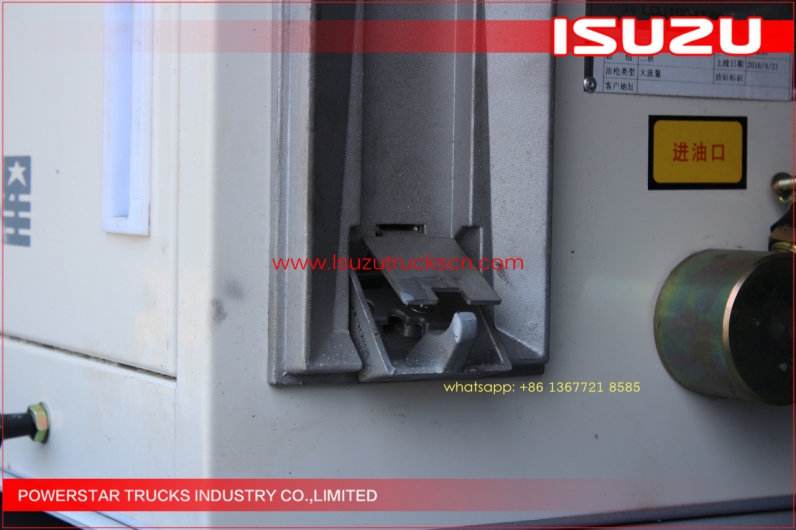 Best price 8,000L Diesel Fuel tank truck NPR ISUZU for sale