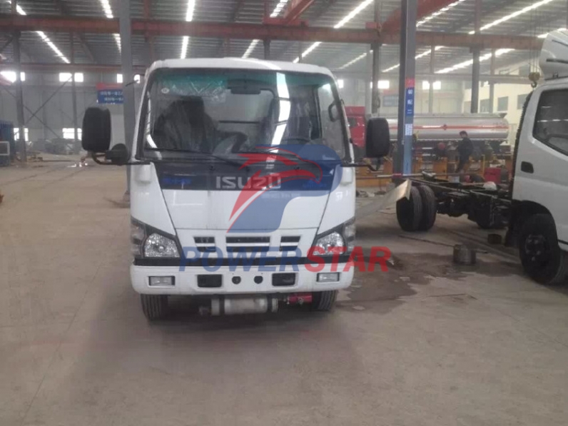 Factory direct sale 4000L Isuzu Fiscal Refuel Tank Truck for Gasoline/Light Diesel Delivery