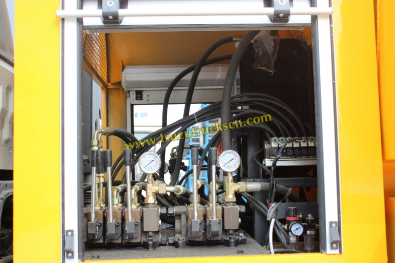 10wheesl Isuzu brand Combined Sewer Jetting Vacuum Trucks