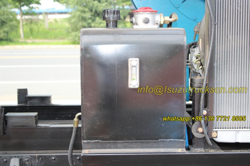 Isuzu 5000liters dust van street cleaning vehicle