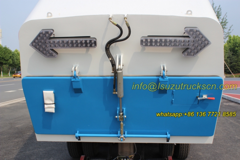 Isuzu 5000liters dust van street cleaning vehicle