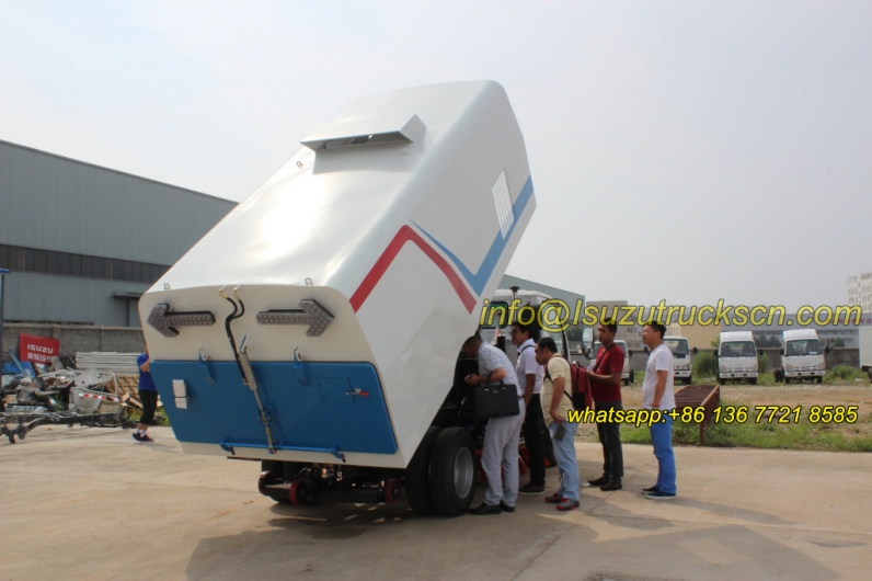 Isuzu 5000liters dust van street cleaning vehicle