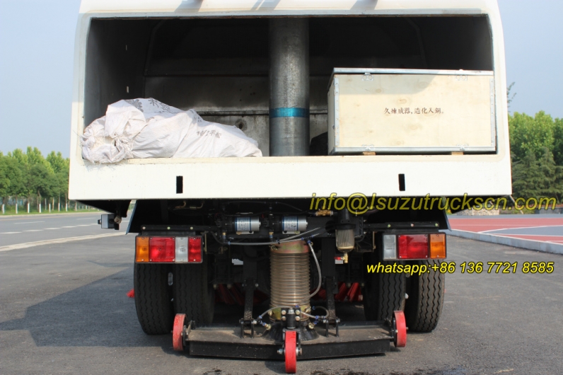 Isuzu 5000liters dust van street cleaning vehicle