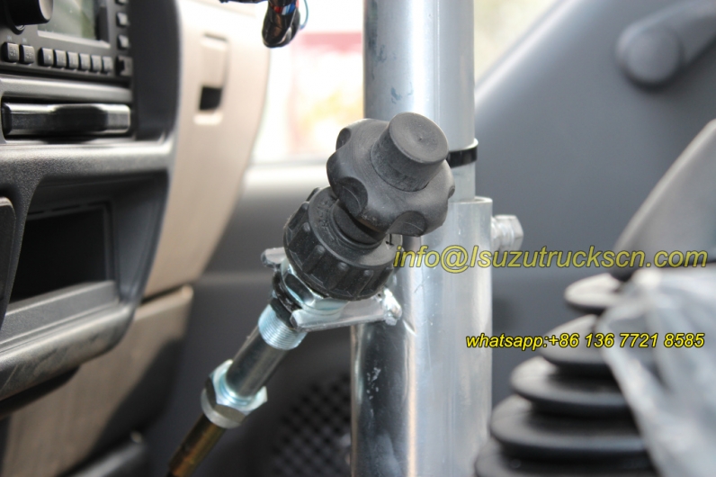 Isuzu 5000liters dust van street cleaning vehicle