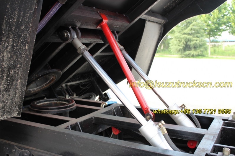 Isuzu 5000liters dust van street cleaning vehicle