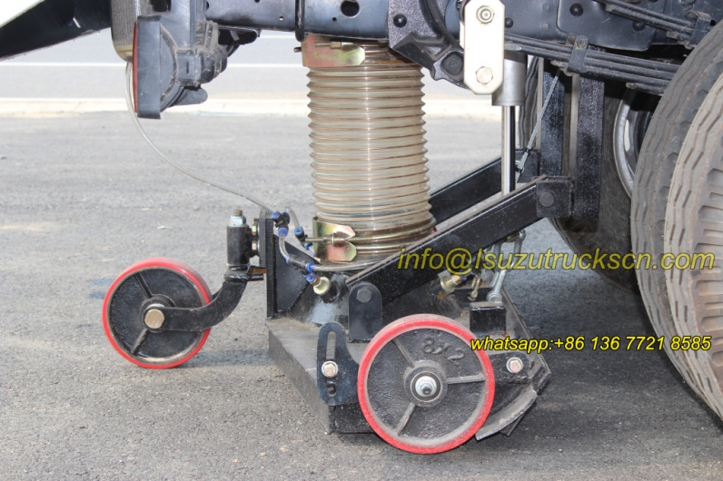 Isuzu 5000liters dust van street cleaning vehicle