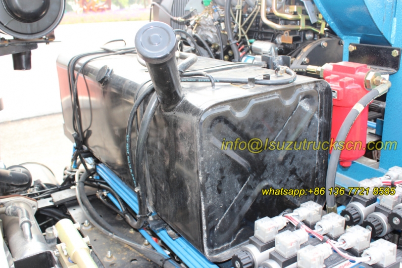 Isuzu 5000liters dust van street cleaning vehicle