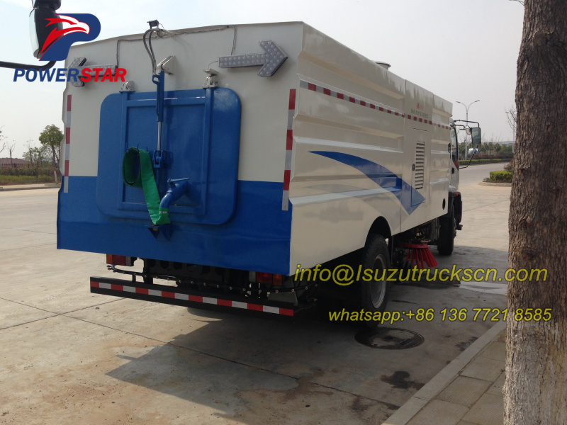 Best quality 8000L FTR Highway Road Sweeper Vehicle with Isuzu Chassis