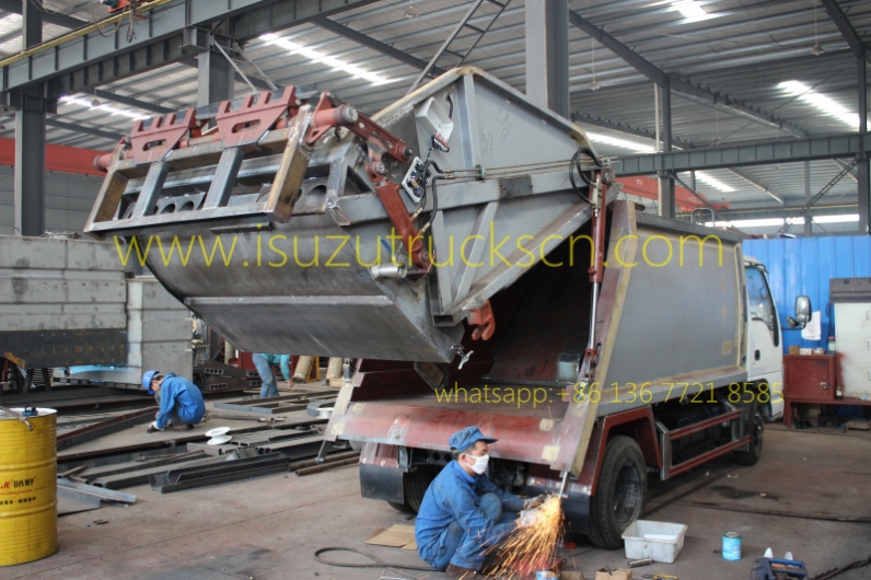 4000L hydraulic compressive garbage truck with 4CBM capacity