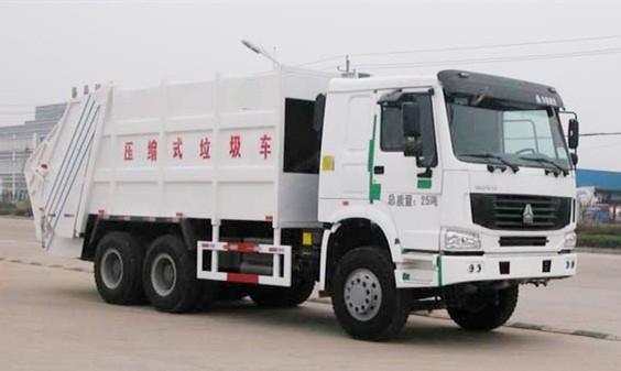 Rear loading hydraulic garbage compactor SINOTRUK howo