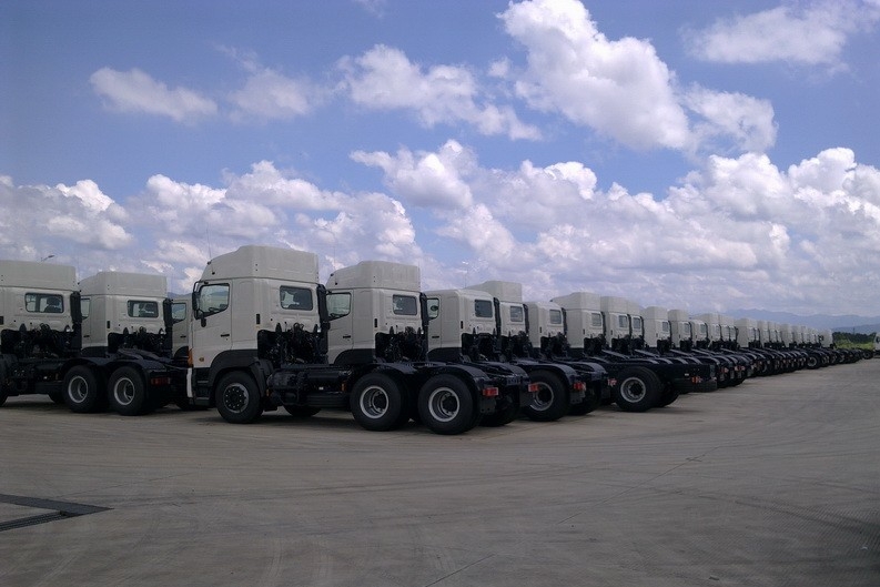 Prime Mover HINO TRACTOR UNIT