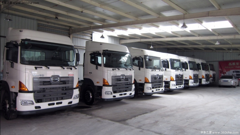Prime Mover HINO TRACTOR UNIT