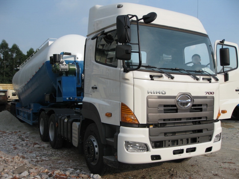 Prime Mover HINO TRACTOR UNIT