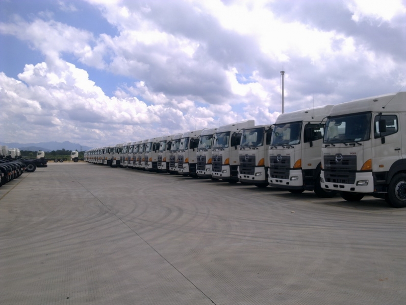 Prime Mover HINO TRACTOR UNIT