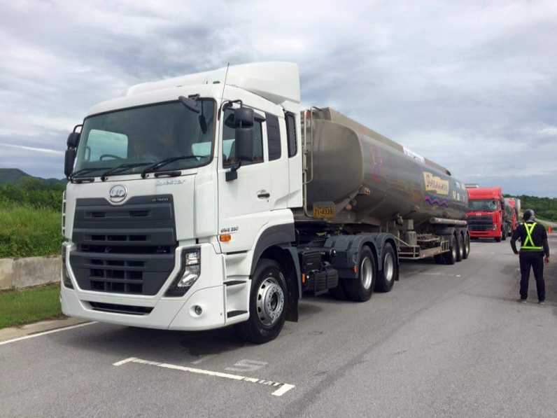 UD heavy TRACTOR UNIT