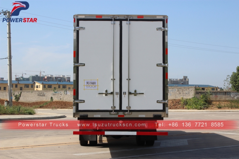 Japan 4x2 diesel refrigerated truck 10-15ton freezer truck for sale