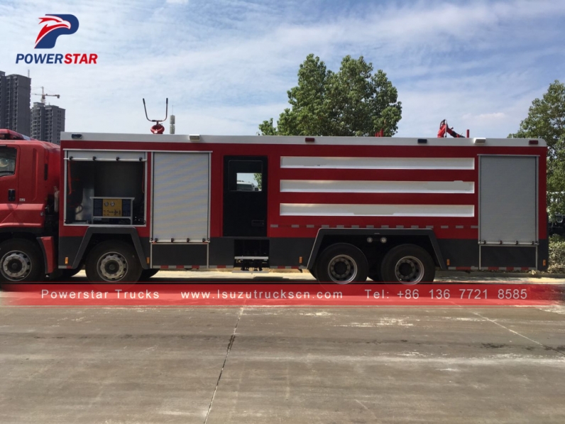 GIGA ISUZU Water/Foam/Dry Powder Monitor Fire Truck