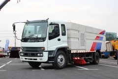 Japanese Europe Isuzu Truck Heavy Duty Airport Vacuum Road Sweeper Truck