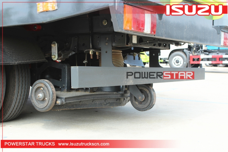 Isuzu brand 4x2 street road sweep truck sweeper sweeping vehicle for public roads